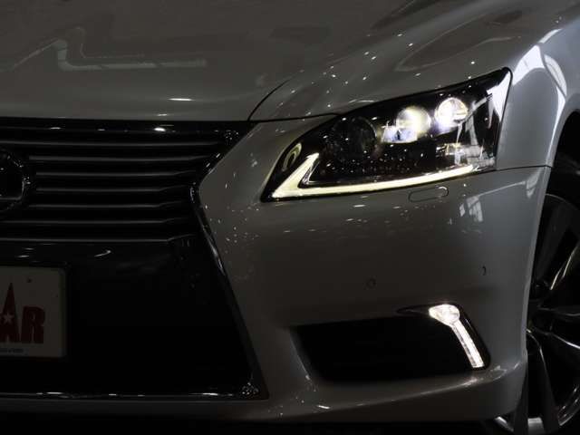 TOYOTA LEXUS LS600H 2016 Image 31