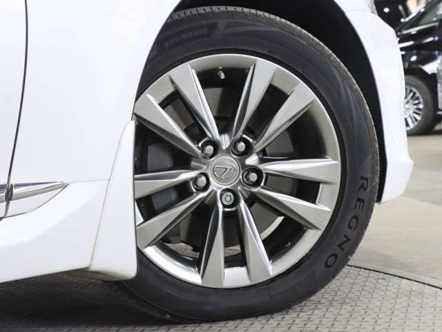 TOYOTA LEXUS LS600H 2016 Image 31