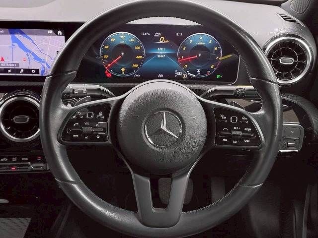 MERCEDES BENZ A CLAS 2018 Image 31