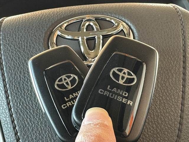 TOYOTA LANDCRUISER PRADO 2023 Image 31