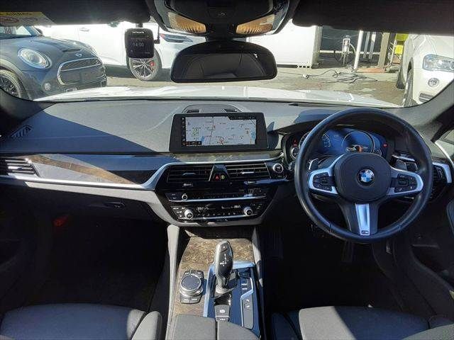 BMW 5SERIES SEDAN 2017 Image 31