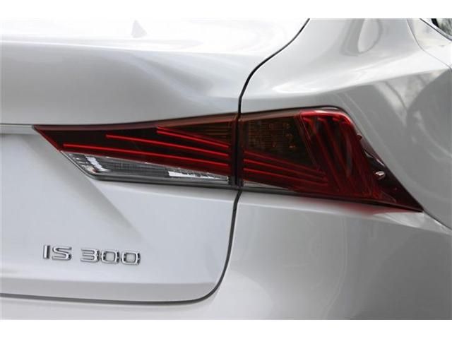 TOYOTA LEXUS IS300 2018 Image 31
