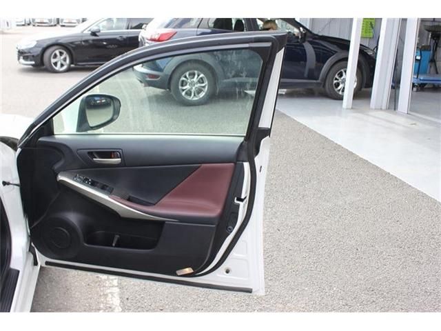 TOYOTA LEXUS IS300 2018 Image 31