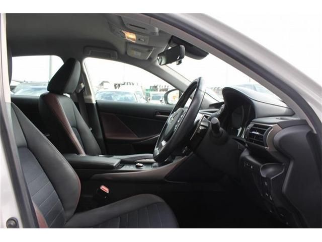 TOYOTA LEXUS IS300 2018 Image 31