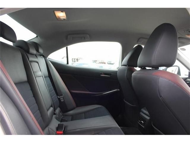 TOYOTA LEXUS IS300 2018 Image 31