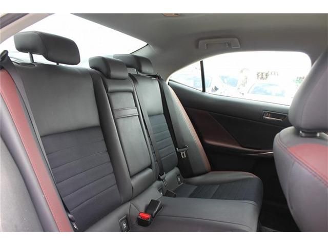 TOYOTA LEXUS IS300 2018 Image 31