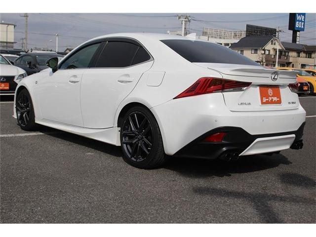 TOYOTA LEXUS IS350 2019 Image 31