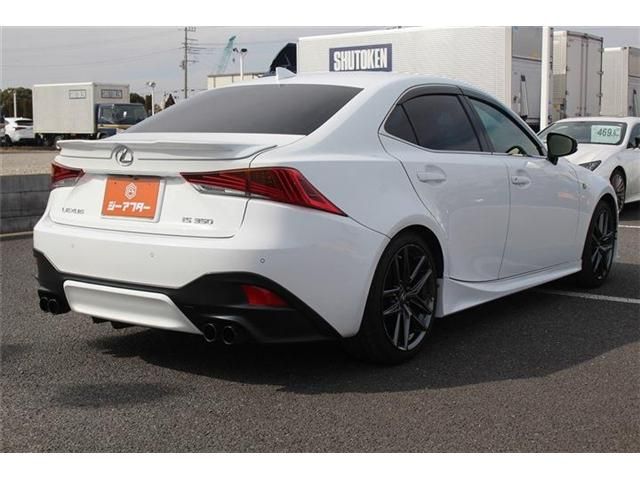 TOYOTA LEXUS IS350 2019 Image 31
