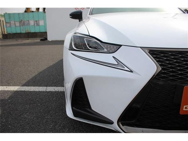 TOYOTA LEXUS IS350 2019 Image 31