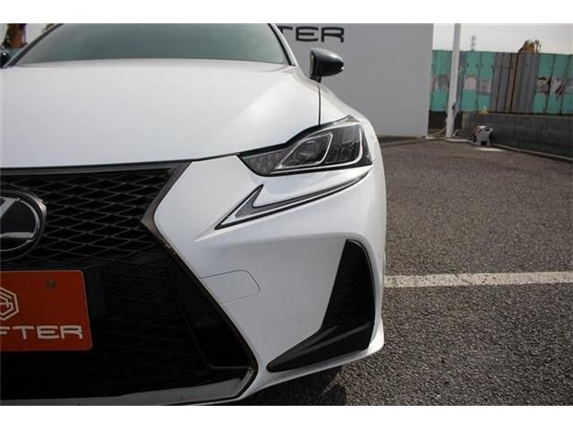 TOYOTA LEXUS IS350 2019 Image 31