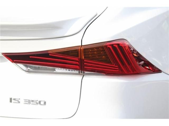 TOYOTA LEXUS IS350 2019 Image 31