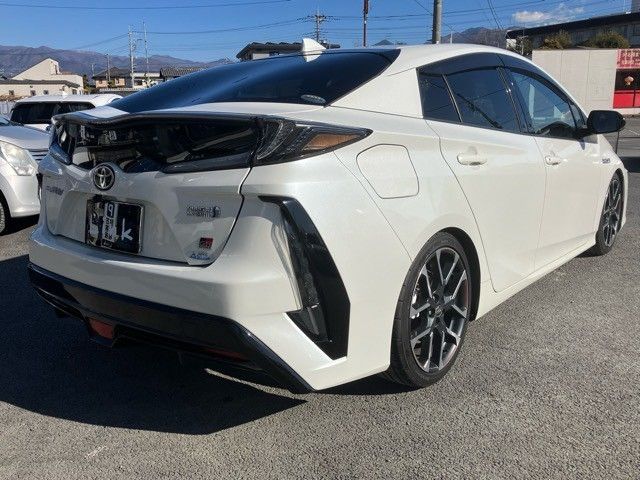 TOYOTA PRIUS PHV 2019 Image 31