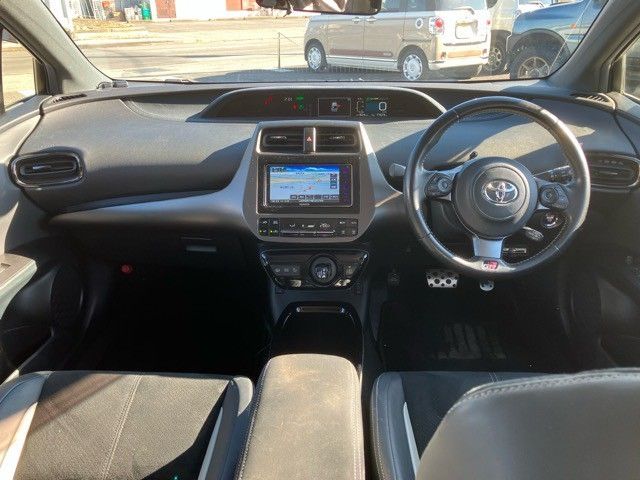 TOYOTA PRIUS PHV 2019 Image 31