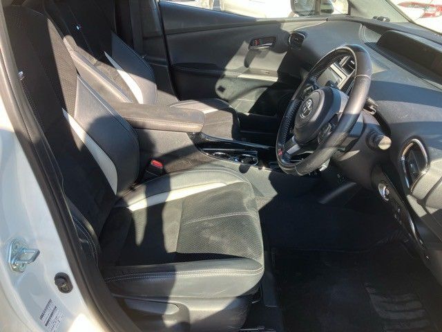 TOYOTA PRIUS PHV 2019 Image 31