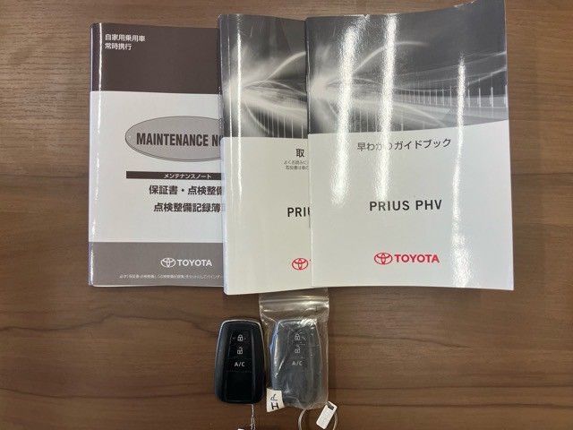 TOYOTA PRIUS PHV 2019 Image 31