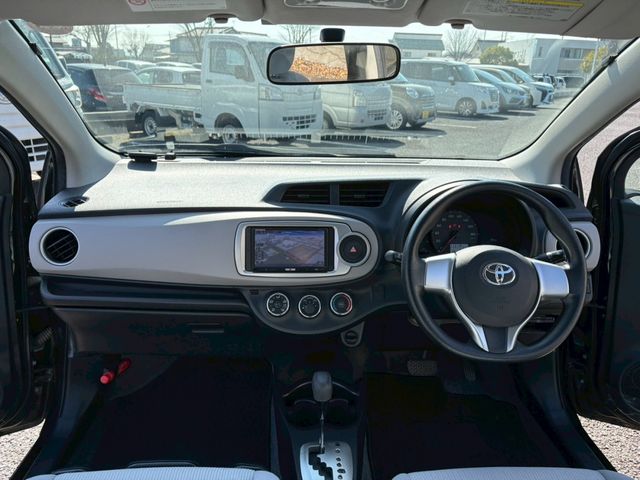 TOYOTA VITZ 2011 Image 31