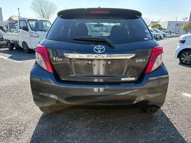 TOYOTA VITZ 2011 Image 31