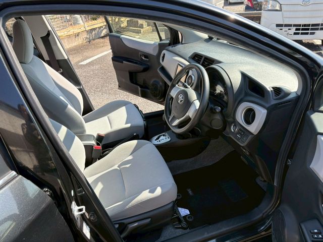 TOYOTA VITZ 2011 Image 31