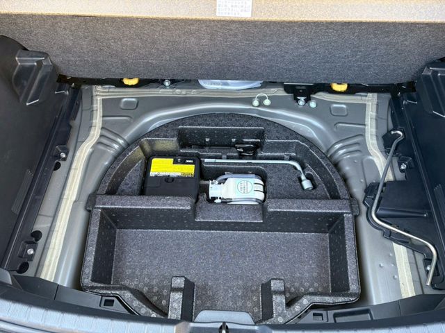 TOYOTA VITZ 2011 Image 31