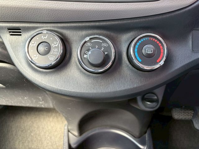 TOYOTA VITZ 2011 Image 31