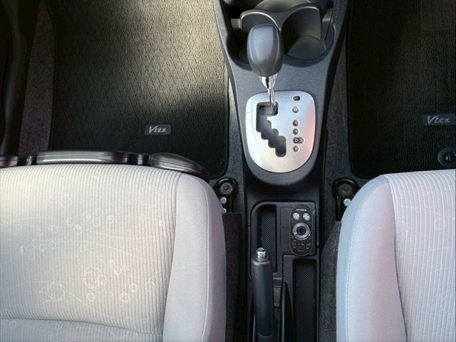 TOYOTA VITZ 2011 Image 31