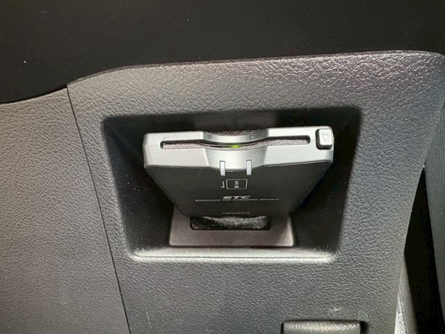 TOYOTA VITZ 2011 Image 31