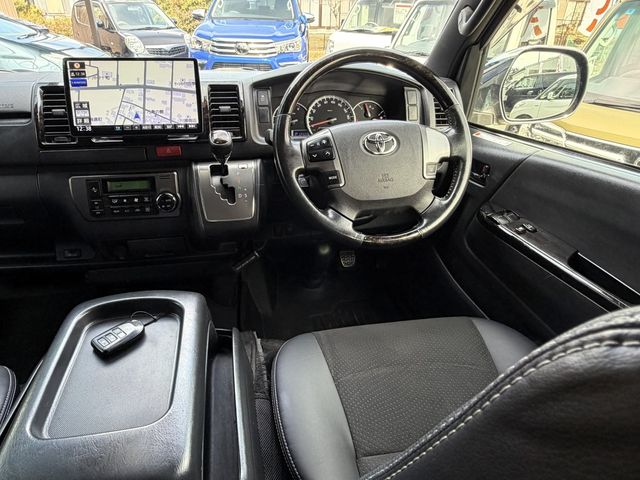 TOYOTA HIACE VAN 2WD 2020 Image 31