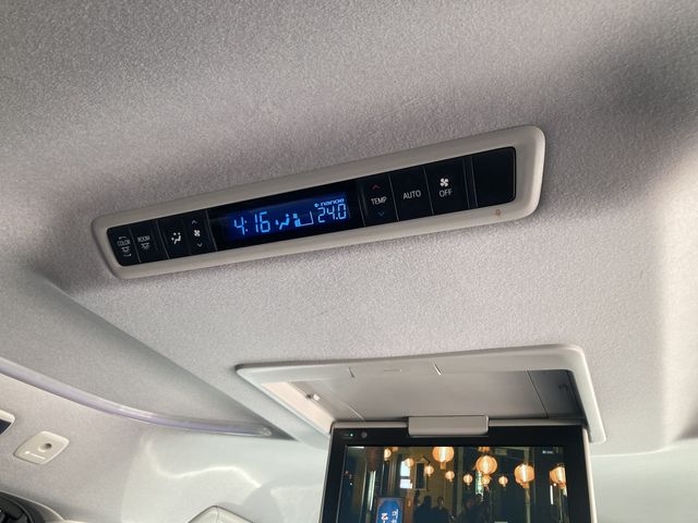 TOYOTA VELLFIRE 2018 Image 31