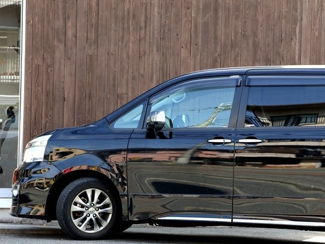 TOYOTA VOXY 2013 Image 31