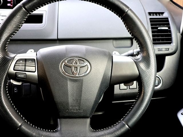 TOYOTA VOXY 2013 Image 31