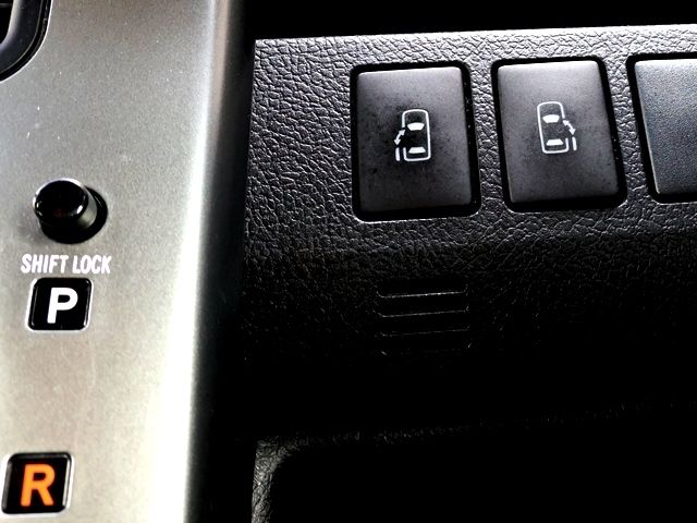 TOYOTA VOXY 2013 Image 31