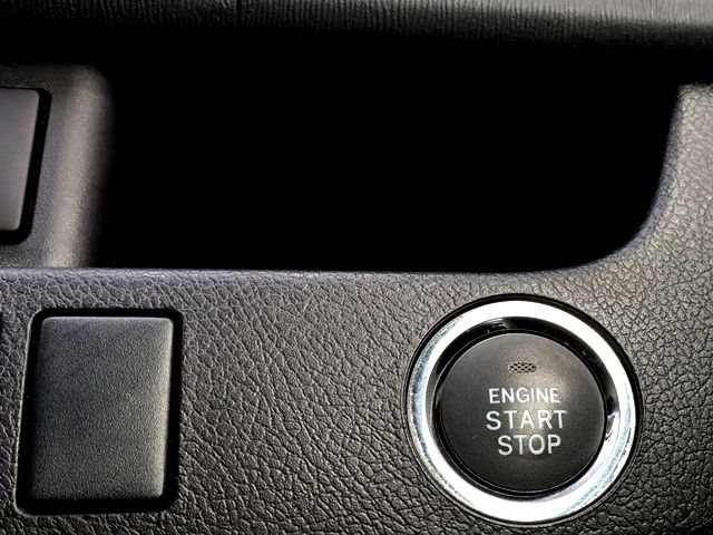 TOYOTA VOXY 2013 Image 31