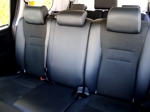 TOYOTA VOXY 2013 Image 31