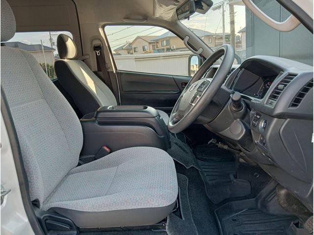 TOYOTA HIACE COMMUTER 2023 Image 31