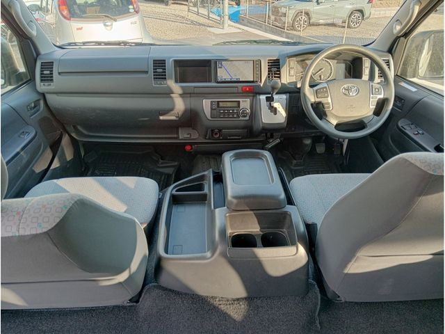 TOYOTA HIACE COMMUTER 2023 Image 31
