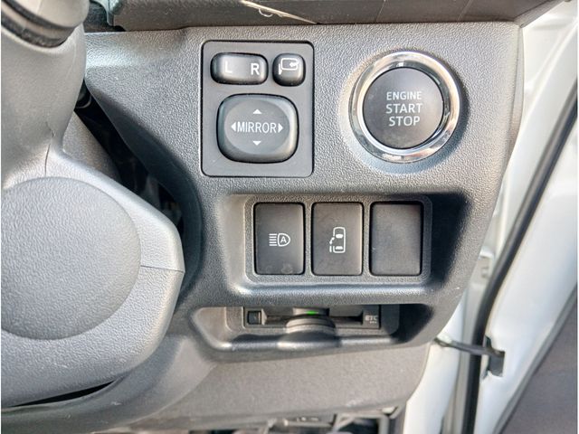 TOYOTA HIACE COMMUTER 2023 Image 31