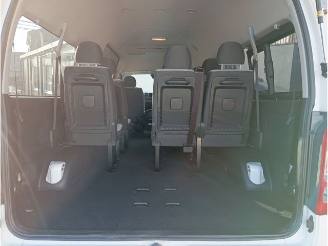 TOYOTA HIACE COMMUTER 2023 Image 31