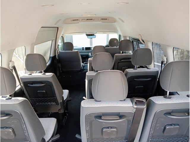 TOYOTA HIACE COMMUTER 2023 Image 31