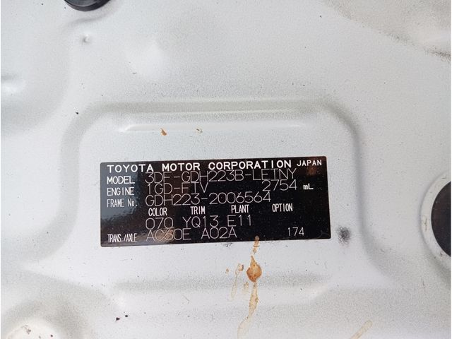 TOYOTA HIACE COMMUTER 2023 Image 31