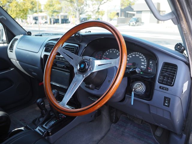 TOYOTA HILUXSURF WAGON 4WD 1999 Image 31