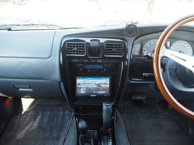 TOYOTA HILUXSURF WAGON 4WD 1999 Image 31