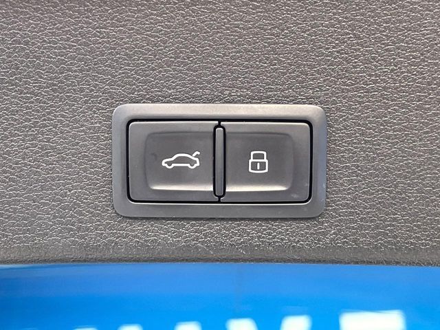 AUDI A4 AVANT 2017 Image 31