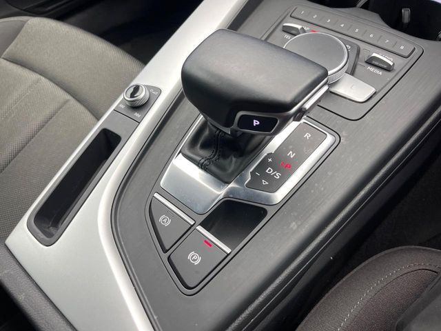 AUDI A4 AVANT 2017 Image 31