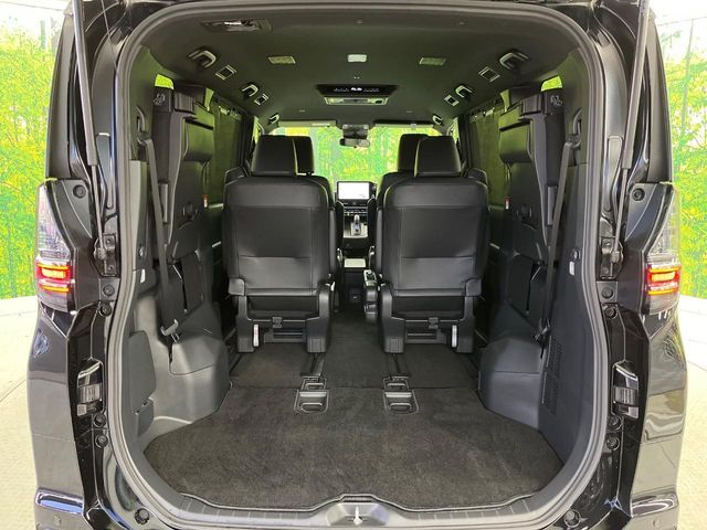 TOYOTA VOXY HYBRID 2023 Image 31