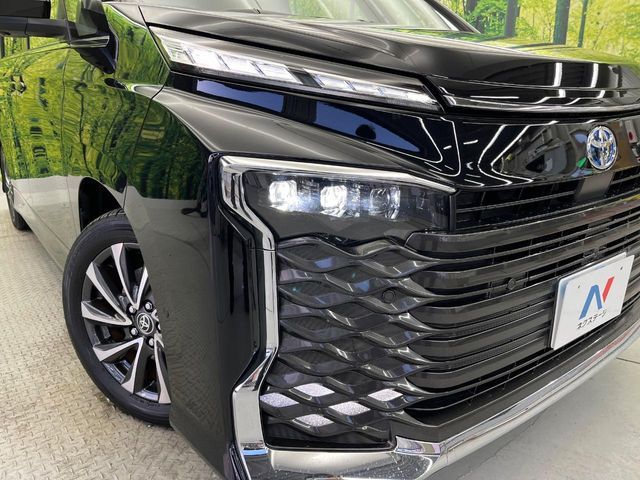 TOYOTA VOXY HYBRID 2023 Image 31