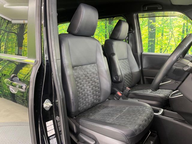 TOYOTA VOXY HYBRID 2022 Image 31