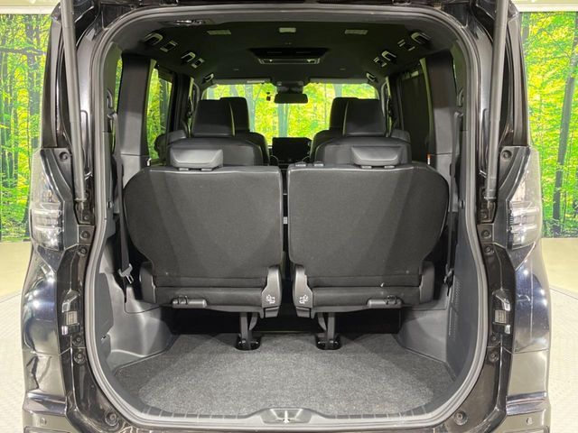 TOYOTA VOXY HYBRID 2022 Image 31