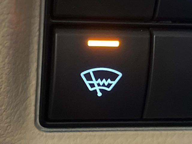 TOYOTA LANDCRUISER PRADO 2023 Image 31