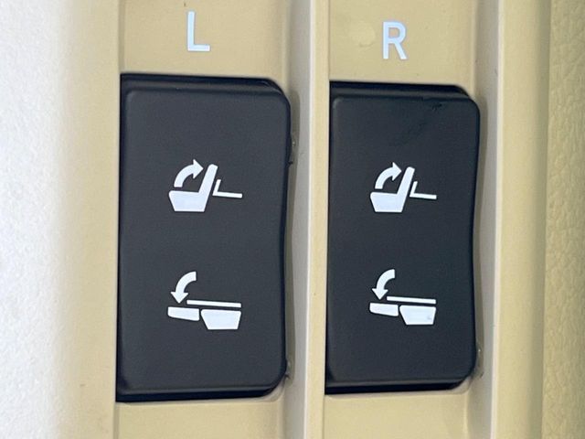 TOYOTA LANDCRUISER PRADO 2023 Image 31