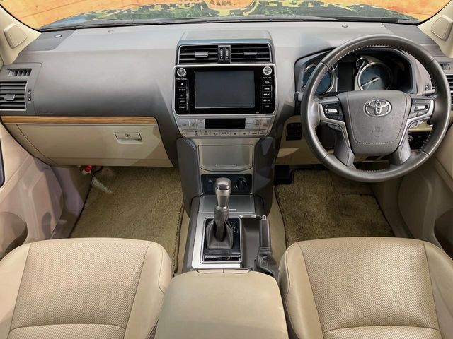 TOYOTA LANDCRUISER PRADO 2017 Image 31